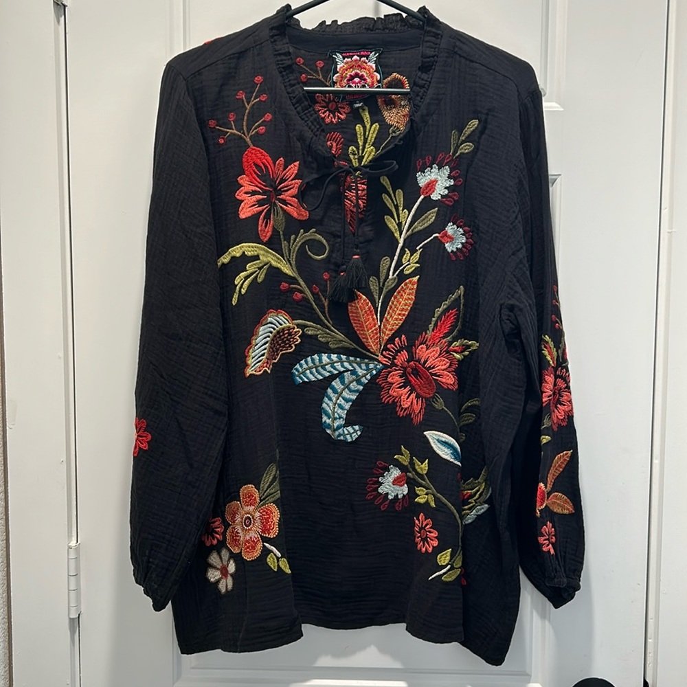 Johnny Was Isabella Field Black Embroidered Blouse/Tunic